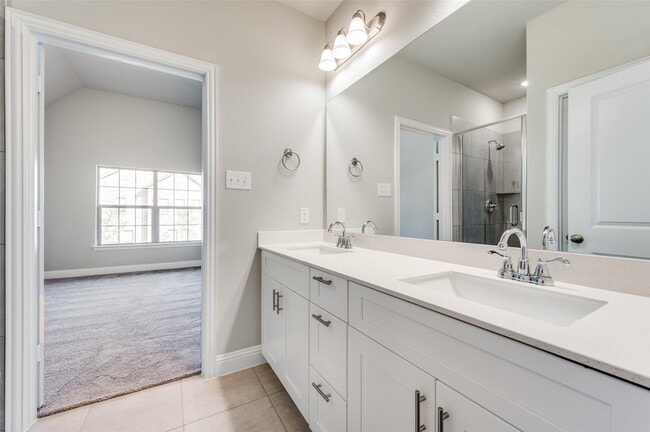 Building Photo - 6148 Blythe Dr