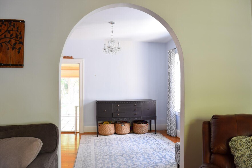 Building Photo - 136 Shawnee Pl