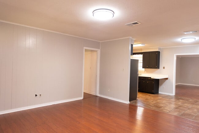 Building Photo - 2558 Crestleigh Mnr