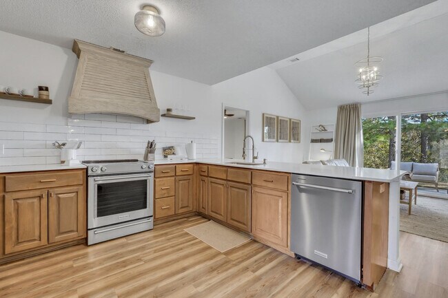 Building Photo - 142 West Tisbury Lane