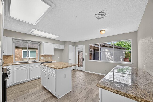 Building Photo - 16019 Parksley Dr