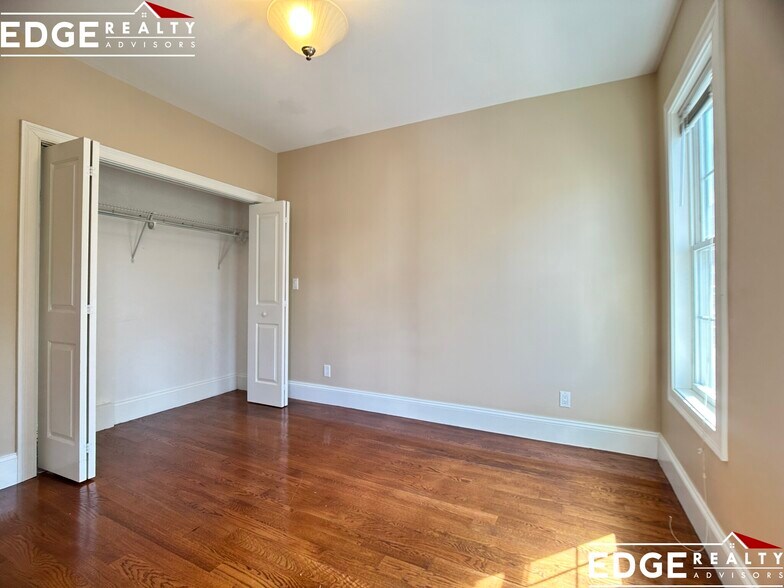 Building Photo - 4 Langley Rd