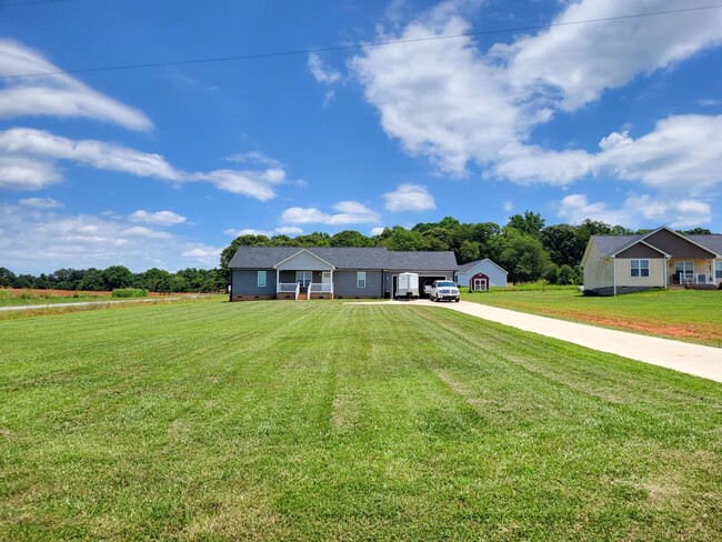 Building Photo - 3 bedroom home in Lincolnton