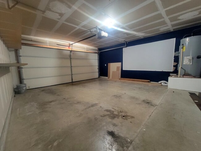 Building Photo - Spacious 3 Bedroom, 2.5 Bath Home with Garage & Tall Ceilings