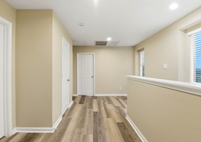 Building Photo - 1230 Grassy View Dr