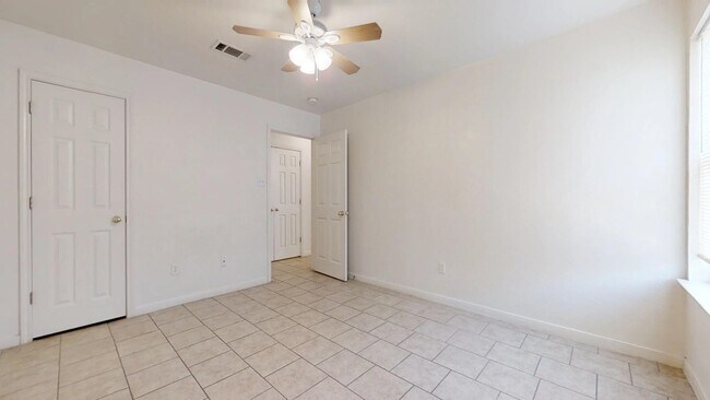 Building Photo - ALL TILE DUPLEX IN NOLANVILLE!!!