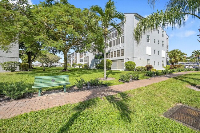 Building Photo - 14773 Cumberland Dr