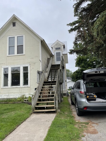 Front entrance - 136 Cross St