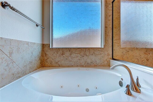 Building Photo - 2601 Mirasol Loop