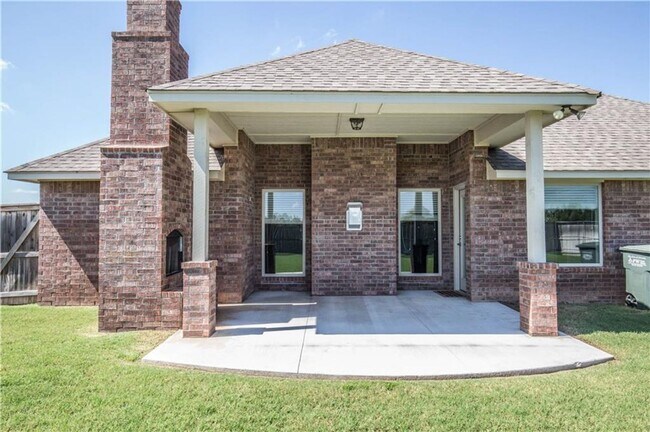 Building Photo - 4 Bedroom Home with Upstairs Bonus room in Edmond