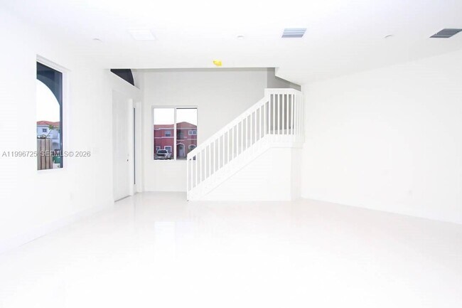 Building Photo - 15631 SW 11th Terrace