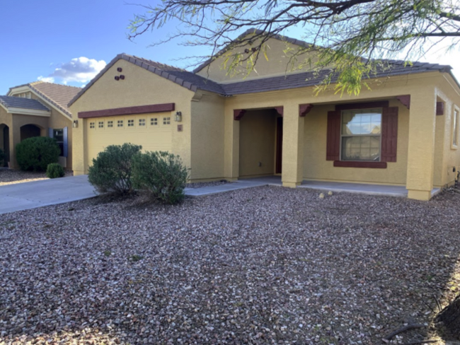 Primary Photo - Large 4 Bed/2 Bath Home, Backs Up to Green...