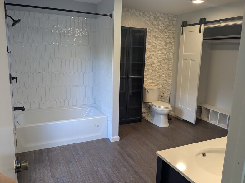 Building Photo - 1306 Marion Dr