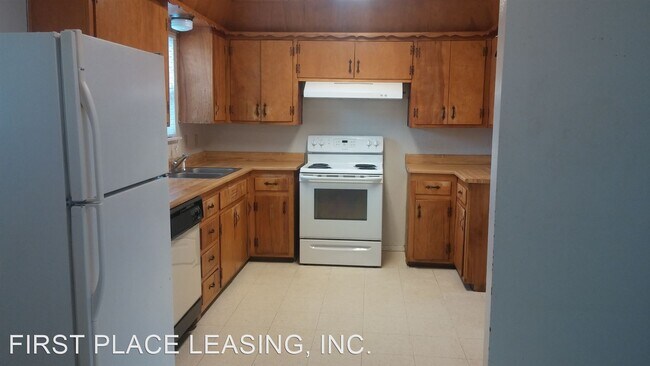 Building Photo - 3 br, 2 bath House - 325 Circle Dr.