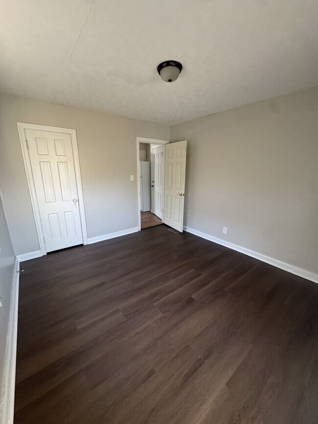 Building Photo - 321 W Norman Ave