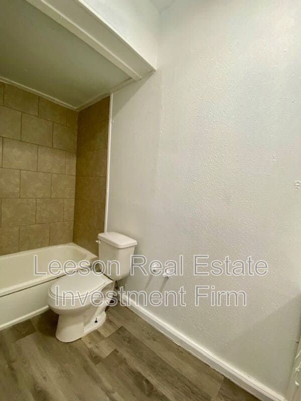 Building Photo - 426 Merrick St