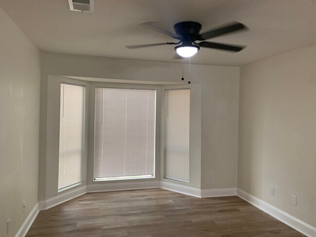 Building Photo - 524 Warm Springs Cir