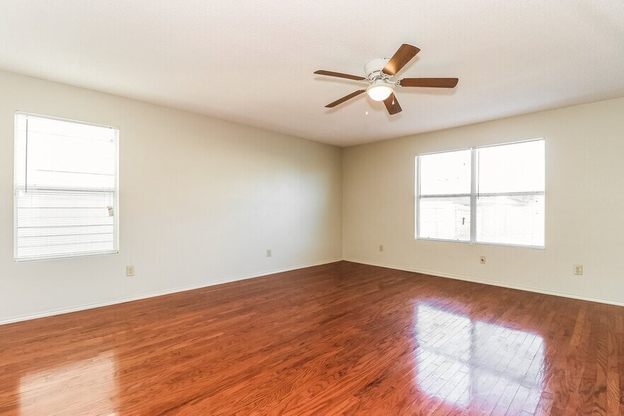 Building Photo - 300 Dakota Ridge Dr