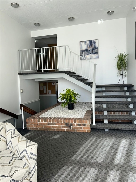 Building Photo - 51 Melrose St