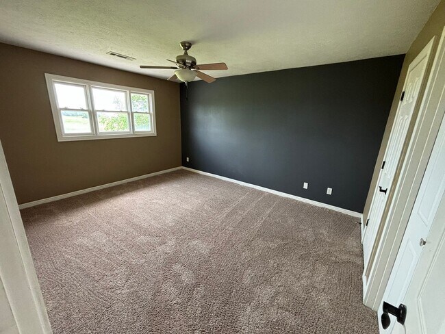 Building Photo - Large 3-Bedroom, 2-Bathroom Country Living Home In Tontitown!