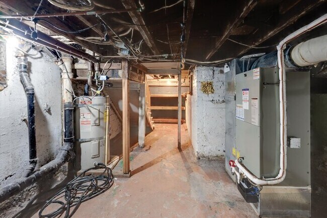 Building Photo - 657 22nd Ave