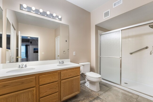 Building Photo - Spacious Two Bedroom with Garage!