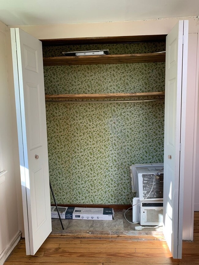 Building Photo - CONTRACT PENDING!! Single family home with...
