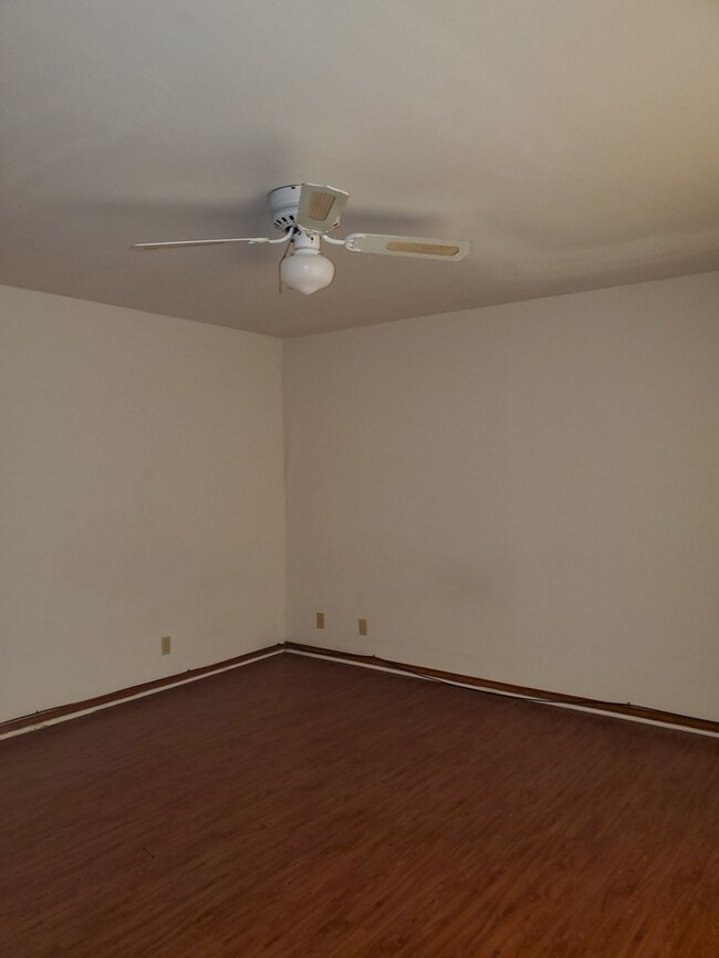 Building Photo - 5403 Palm Valley Dr N
