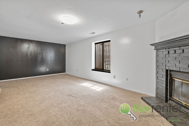 Building Photo - 3 Bedroom | 3 Bathroom - Ready to Entertai...