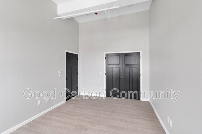Building Photo - 401 Central