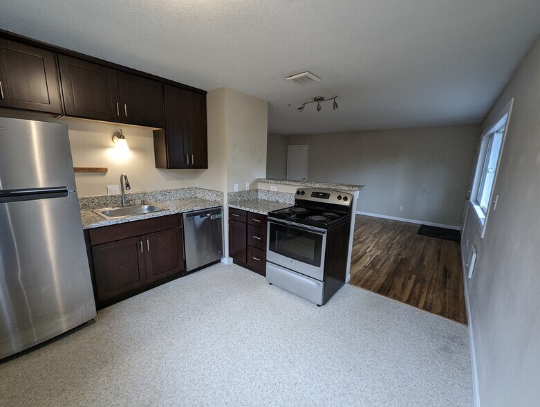 Open kitchen - 1626 Southeast Lexington Street