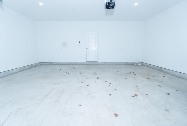 Building Photo - 9508 Espalier St