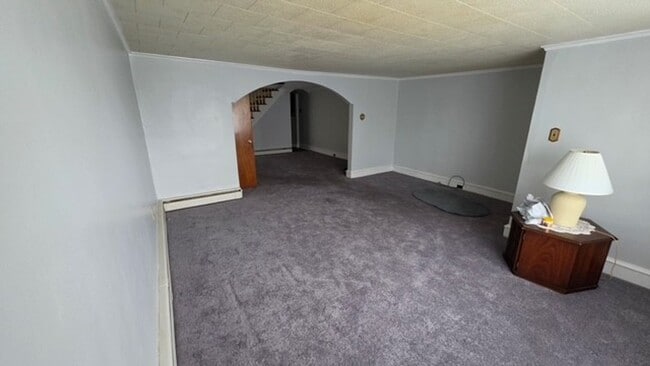 Building Photo - 3 bedroom 1.5 bathroom