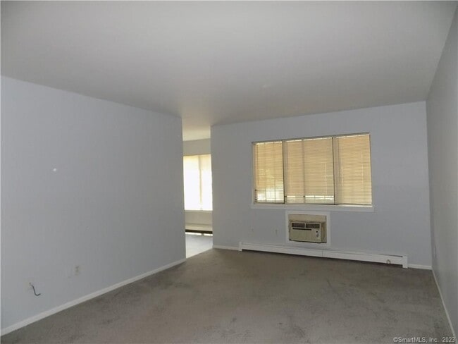 Building Photo - 25 Canterbury Ct