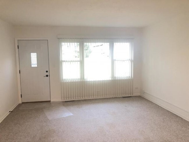 Building Photo - 1 bedroom in South Elgin IL 60177