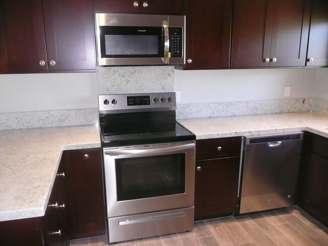 Building Photo - Great 2 bed/2bath in Tustin Villas