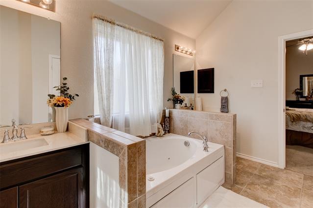 Building Photo - 531 Sydney St