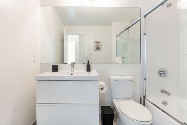 Building Photo - 899 Pine St