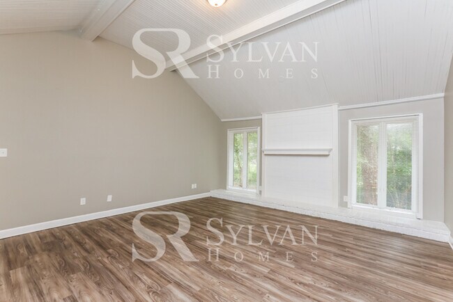 Building Photo - Discover Spacious Comfort & Fun