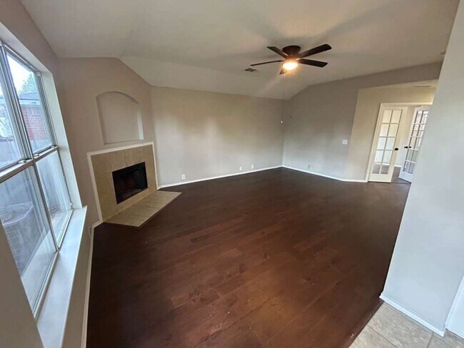 Building Photo - 307 Oakhurst Dr