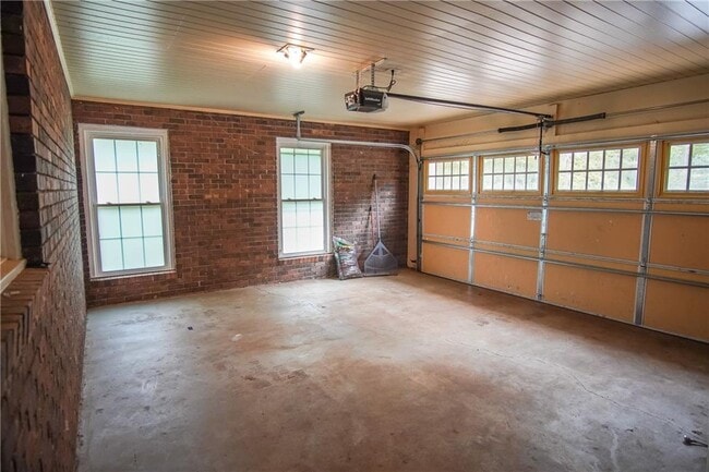 Building Photo - 2173 Holly Ct