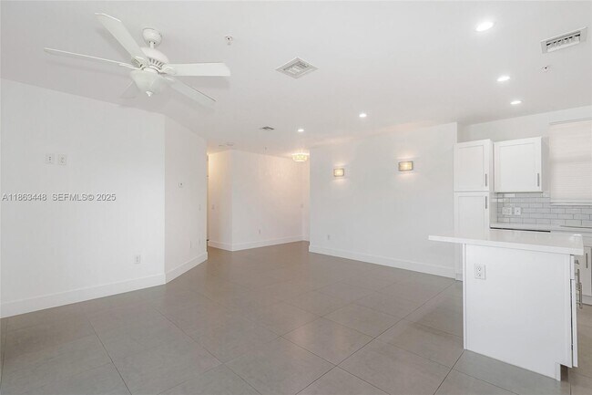 Building Photo - 555 E Dania Beach Blvd