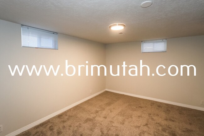 Building Photo - 1105 Laird Ave S