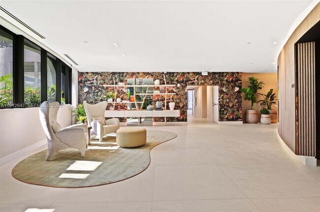 Building Photo - 700 NE 24th St