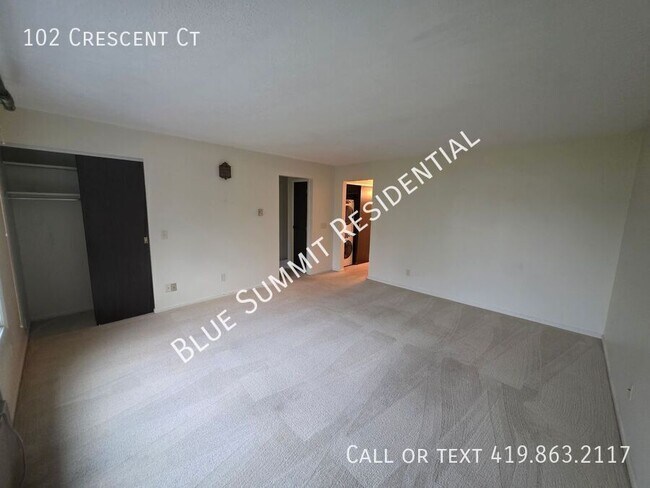 Building Photo - 102 Crescent Ct