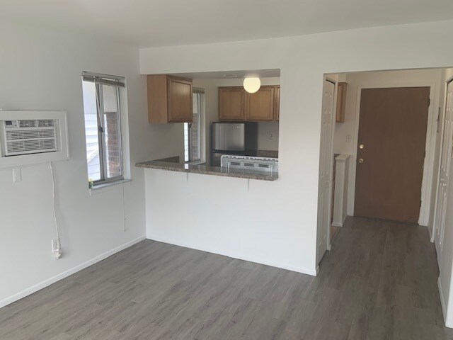 Building Photo - 637 Princeton Rd