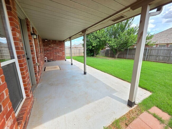 Building Photo - Great Home in Edmond School District + Ref...