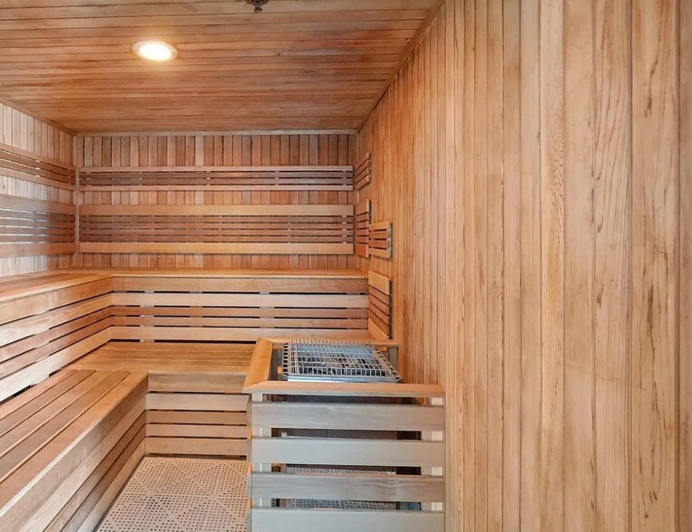 Building Photo - 1800 N Bayshore Dr