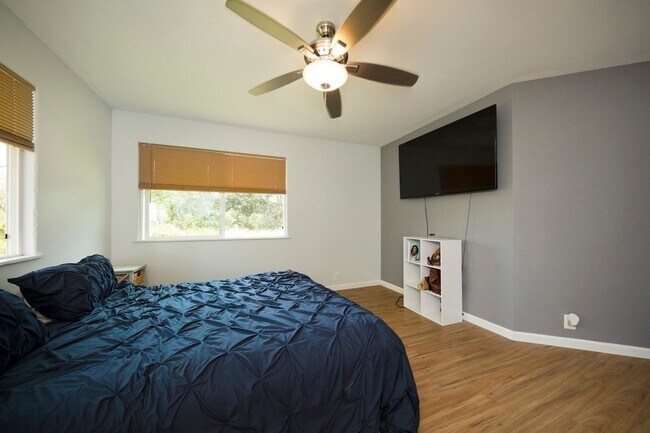 Master Bedroom 3 (TV not included) - 15-2031 32nd Ave