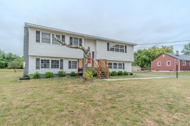 Building Photo - 102 Pine Dr